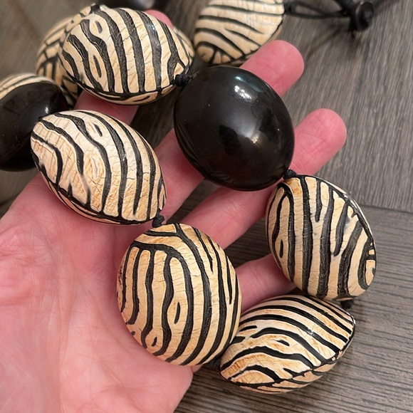 Boutique Style Manouk Large Seed Pod Necklace Zebra Strips Asymmetrical Design - Picture 7 of 16